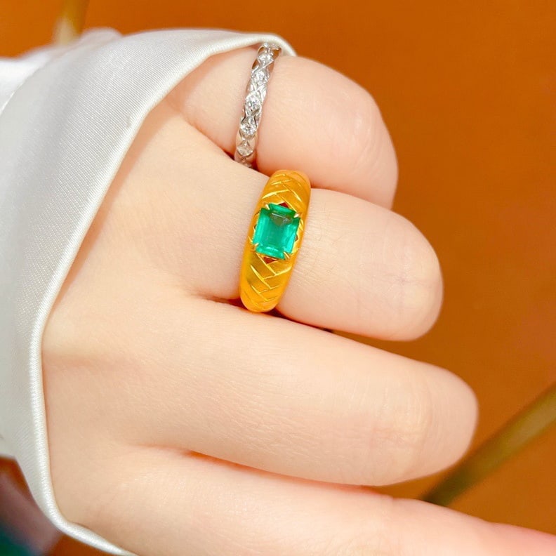 14K GOLD 1 CT VIVID GREEN NATURAL EMERALD RING - 7