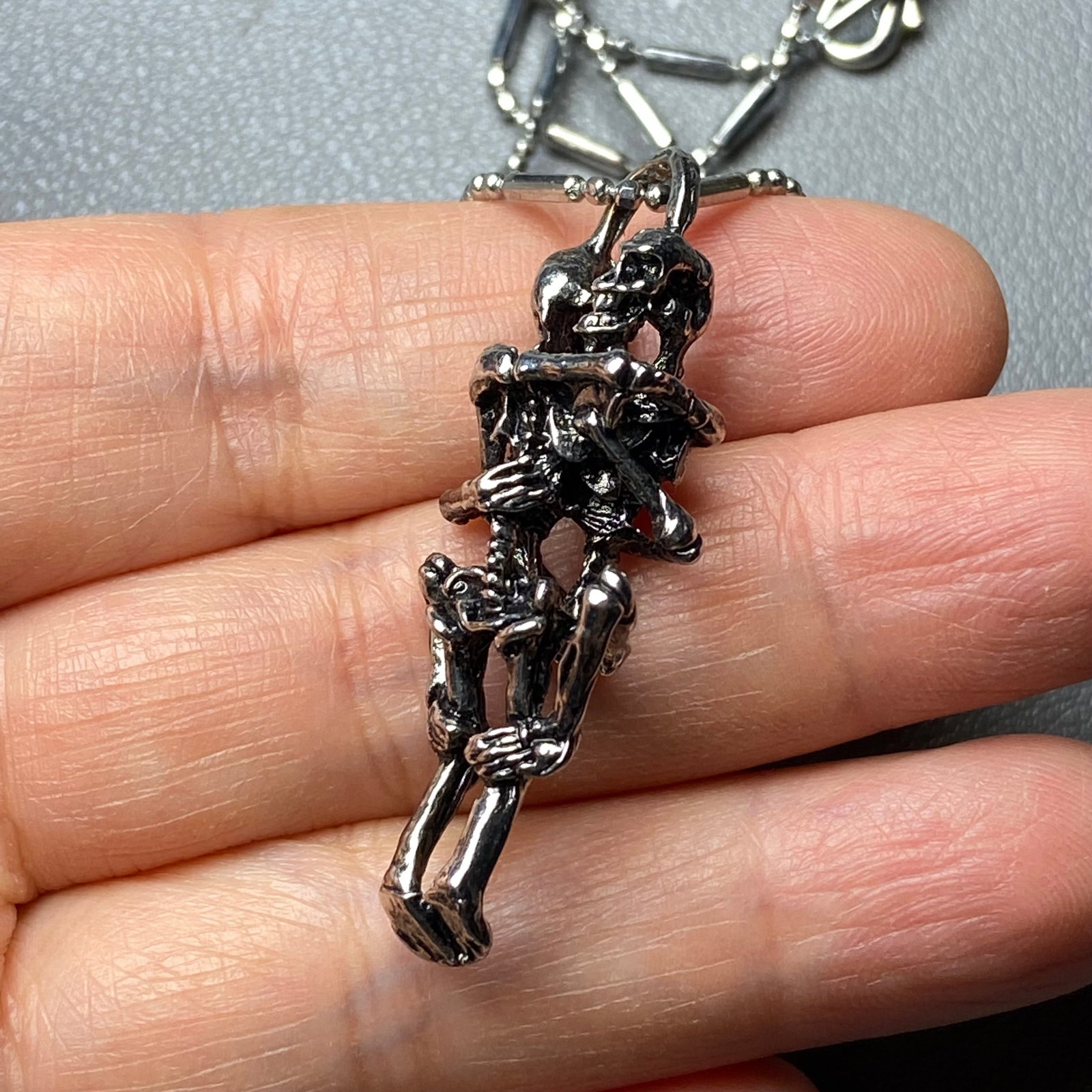 Vintage Gothic style two Skeleton Fall in Love Pendant Necklace - 4