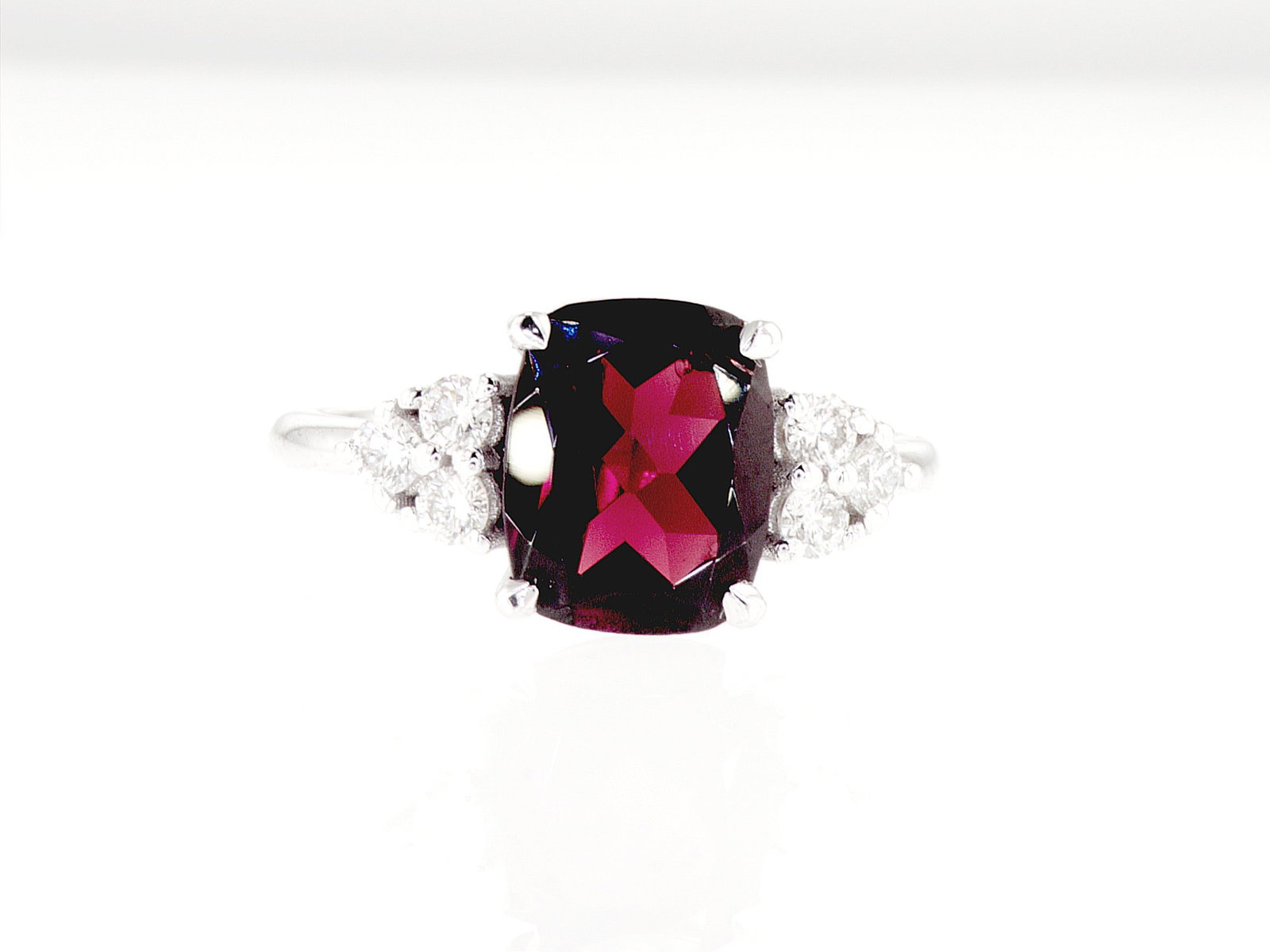 3.12cttw Natural Garnet & Natural Diamond Ring 14K White Gold 4.31 gr - 4