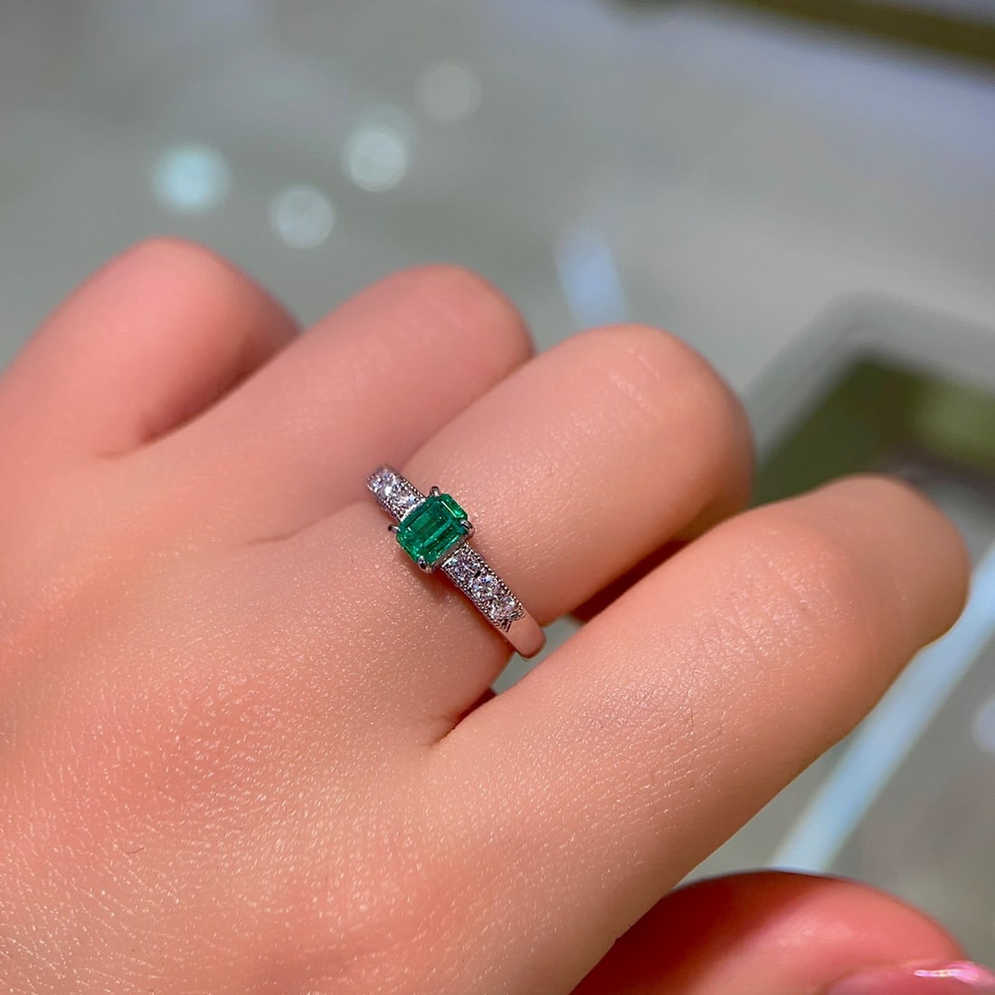 14K GOLD 0.91 CTW VIVID GREEN NATURAL EMERALD & DIAMOND RING - 4