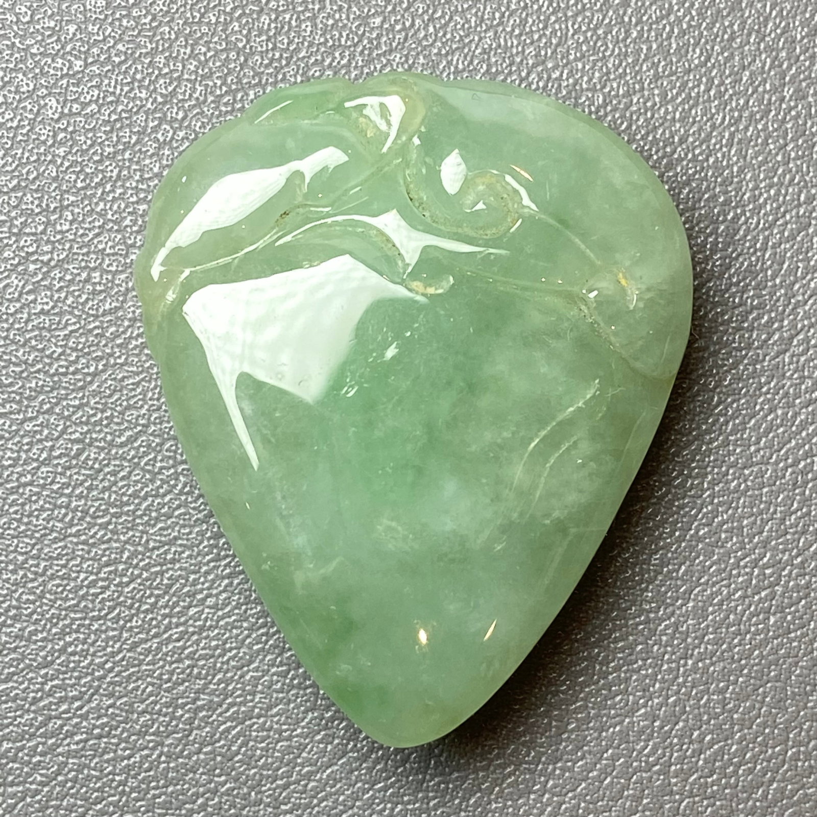 Antique Chinese Natural Icy Green Jadeite Jade carved Peach Lingzhi and Bat - 2