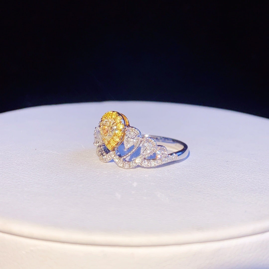 14K GOLD 0.74 CTW NATURAL YELLOW DIAMOND & DIAMOND RING - 2