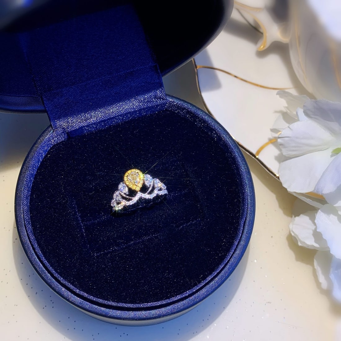 14K GOLD 0.74 CTW NATURAL YELLOW DIAMOND & DIAMOND RING - 3