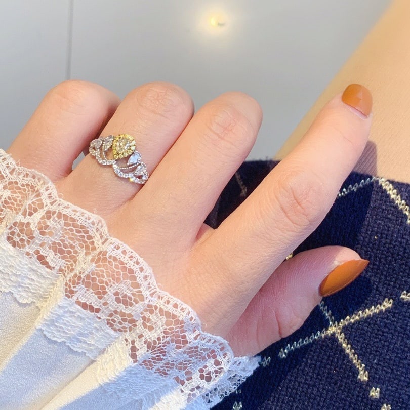 14K GOLD 0.74 CTW NATURAL YELLOW DIAMOND & DIAMOND RING - 5
