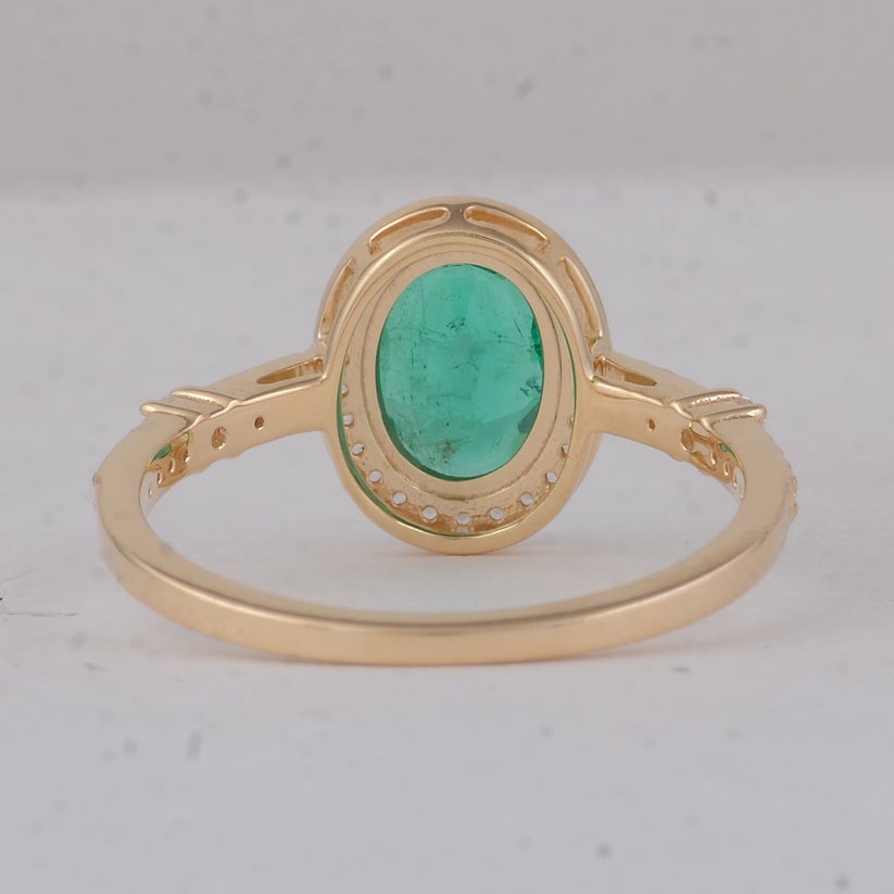 1.08 Ct Oval Emerald 9K Gold Ring - 3