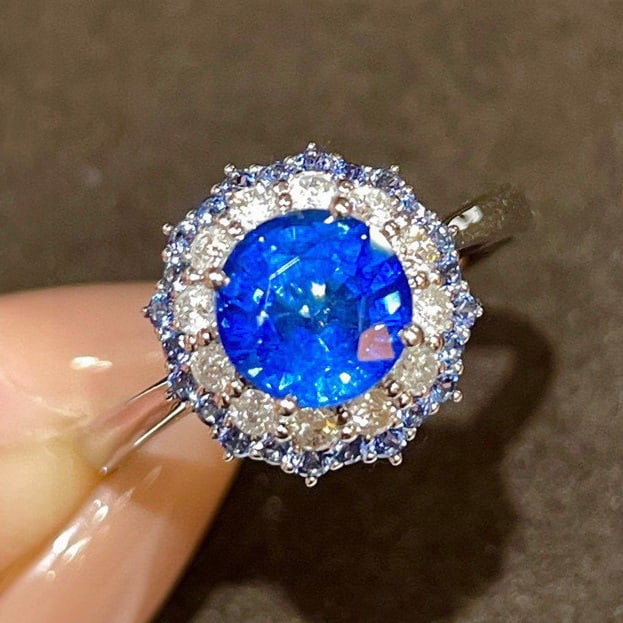 14K GOLD 1.88 CTW VIVID BLUE NATURAL SAPPHIRE & DIAMOND RING - 2