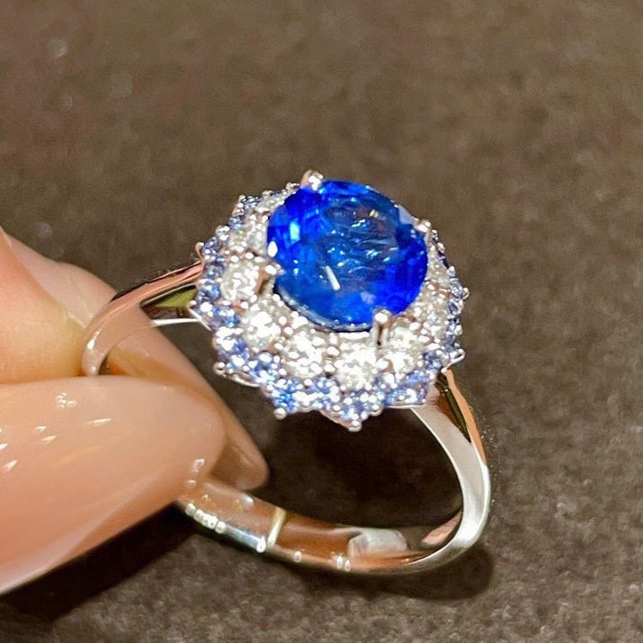 14K GOLD 1.88 CTW VIVID BLUE NATURAL SAPPHIRE & DIAMOND RING - 3