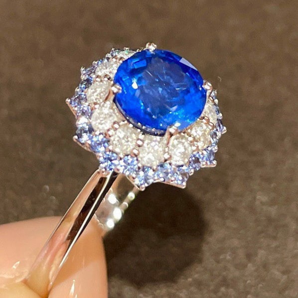 14K GOLD 1.88 CTW VIVID BLUE NATURAL SAPPHIRE & DIAMOND RING - 7