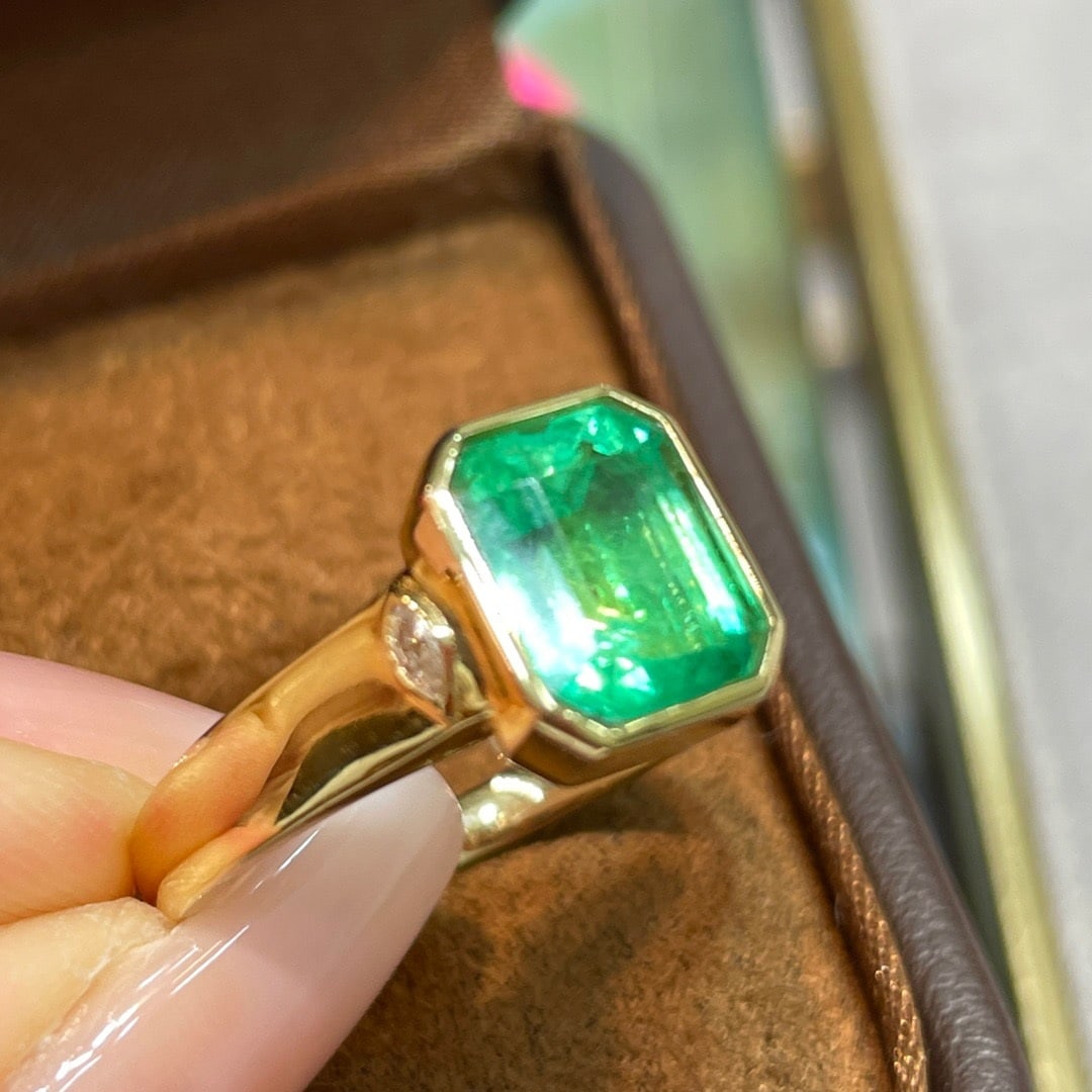14K GOLD 2.3 CT VIVID GREEN NATURAL EMERALD & DIAMOND RING - 7