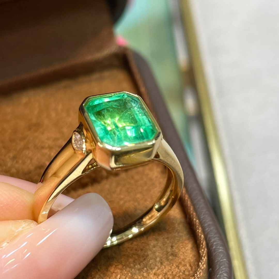 14K GOLD 2.3 CT VIVID GREEN NATURAL EMERALD & DIAMOND RING - 8