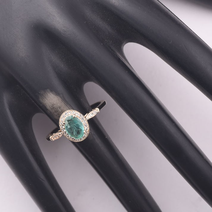 0.73 Ct Oval Emerald 9K Gold Ring - 2