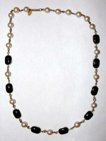 Miriam Haskell Faux Pearl And Gripoix Black Glass Chiclet Necklace - 5