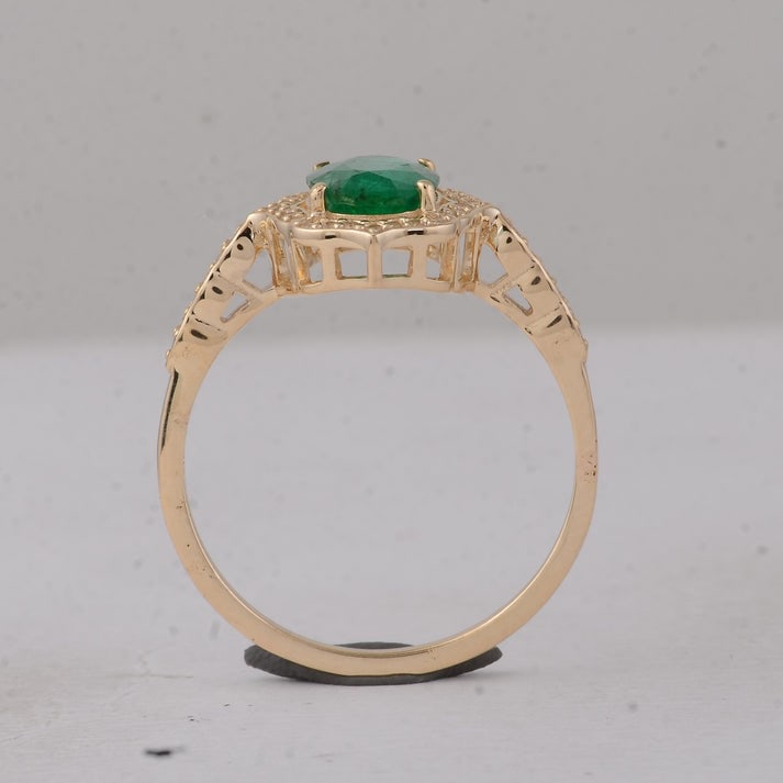 1.29 Ct Oval Emerald 9K Gold Ring - 4