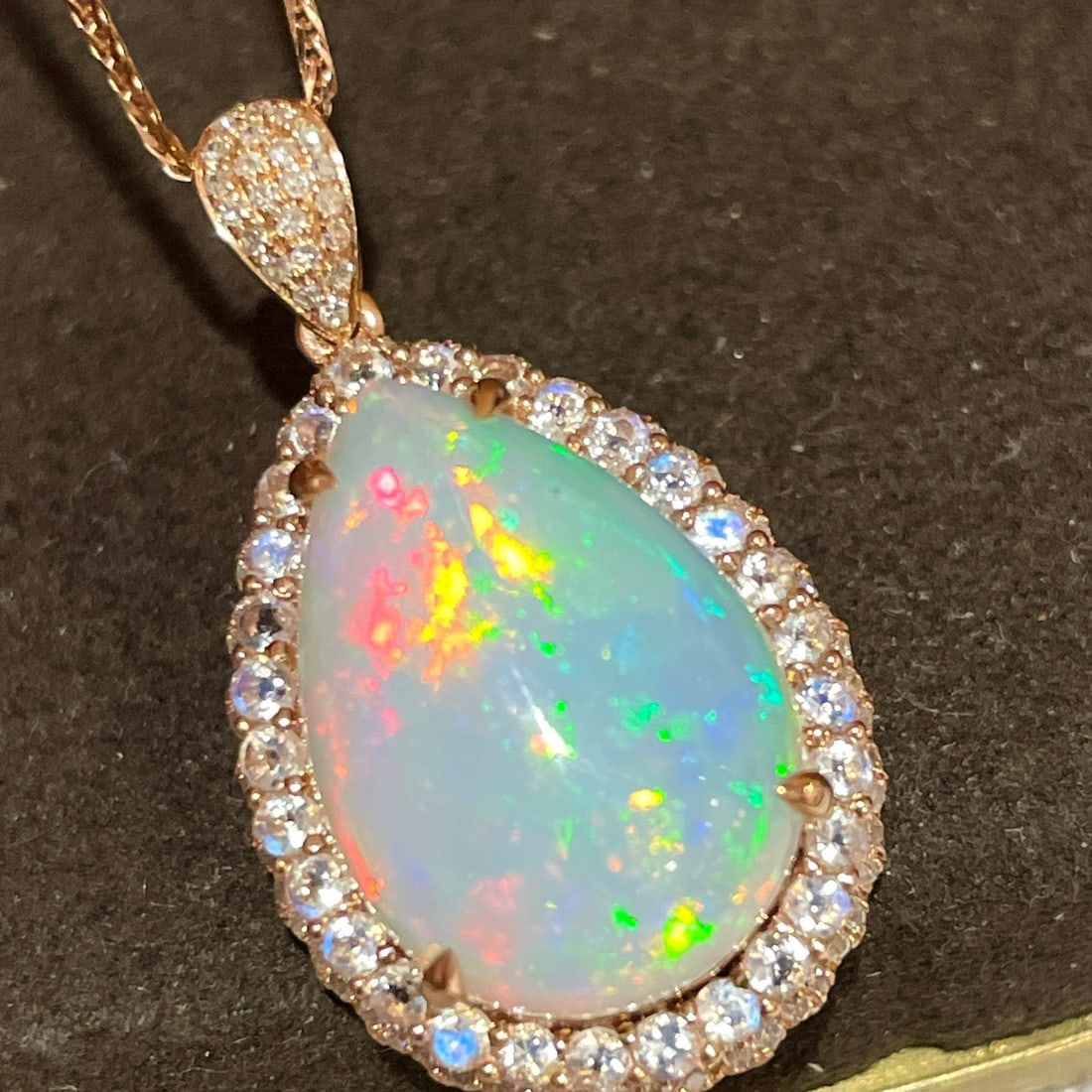 14K GOLD 5.79 CTW NATURAL OPAL & DIAMOND PENDANT - 2