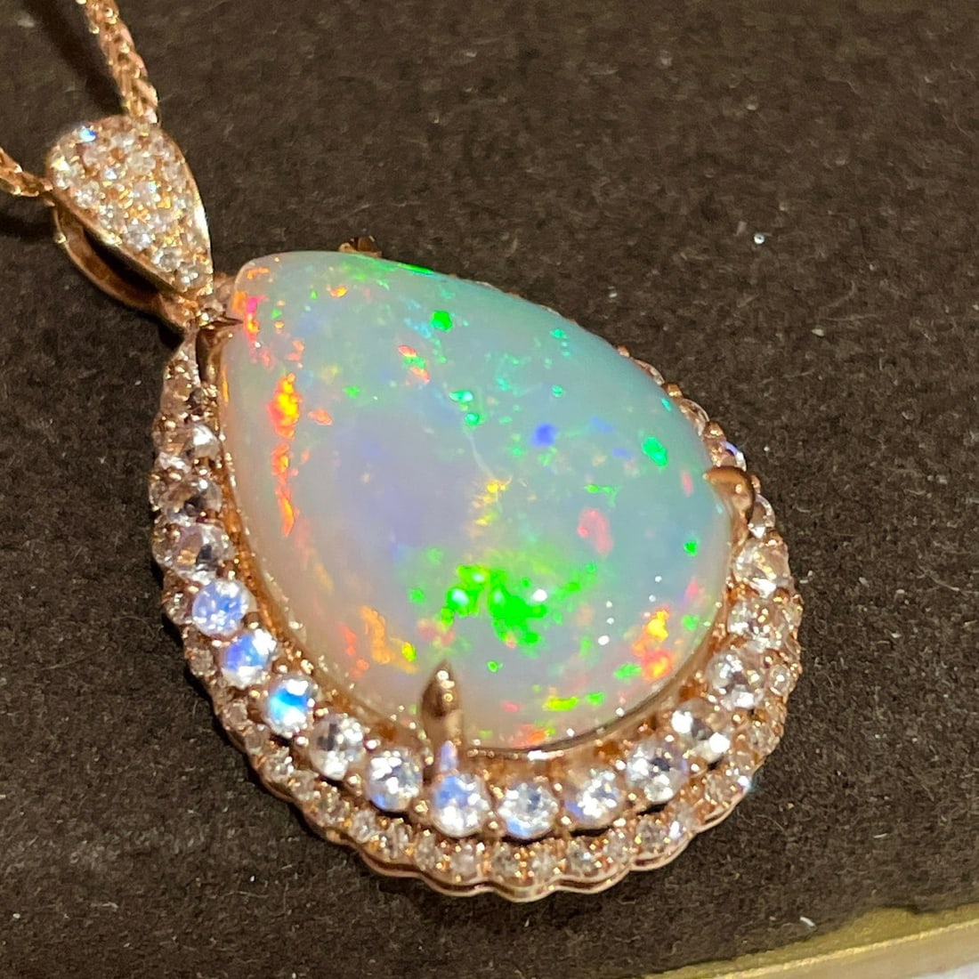 14K GOLD 5.79 CTW NATURAL OPAL & DIAMOND PENDANT - 3