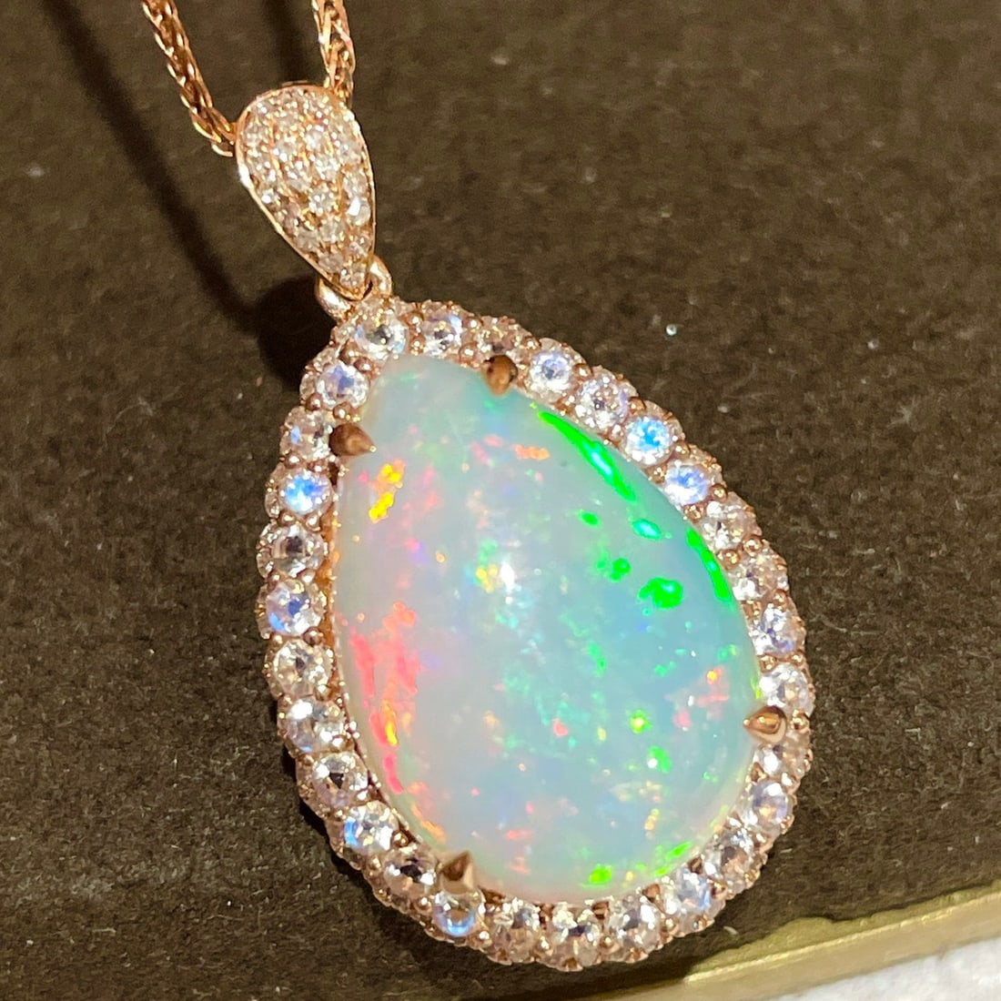 14K GOLD 5.79 CTW NATURAL OPAL & DIAMOND PENDANT - 4
