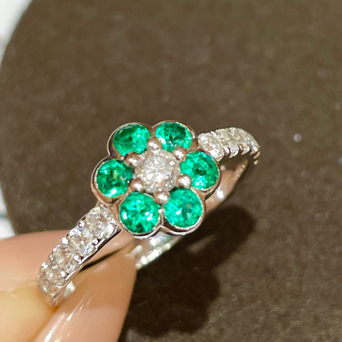14K GOLD 1.60 CTW VIVID GREEN NATURAL EMERALD & DIAMOND RING - 2
