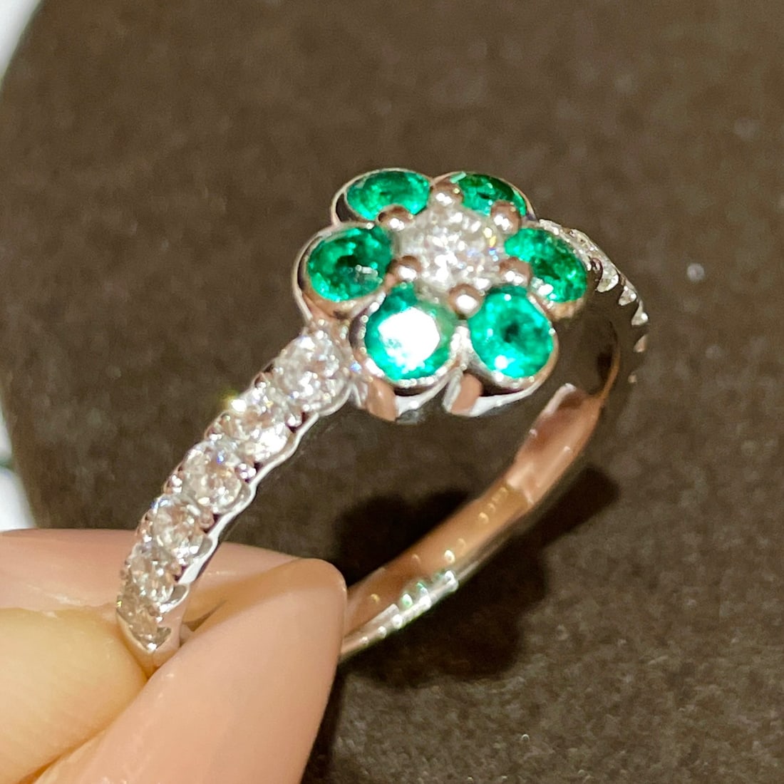 14K GOLD 1.60 CTW VIVID GREEN NATURAL EMERALD & DIAMOND RING - 3