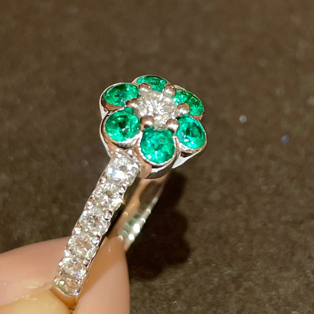 14K GOLD 1.60 CTW VIVID GREEN NATURAL EMERALD & DIAMOND RING - 4