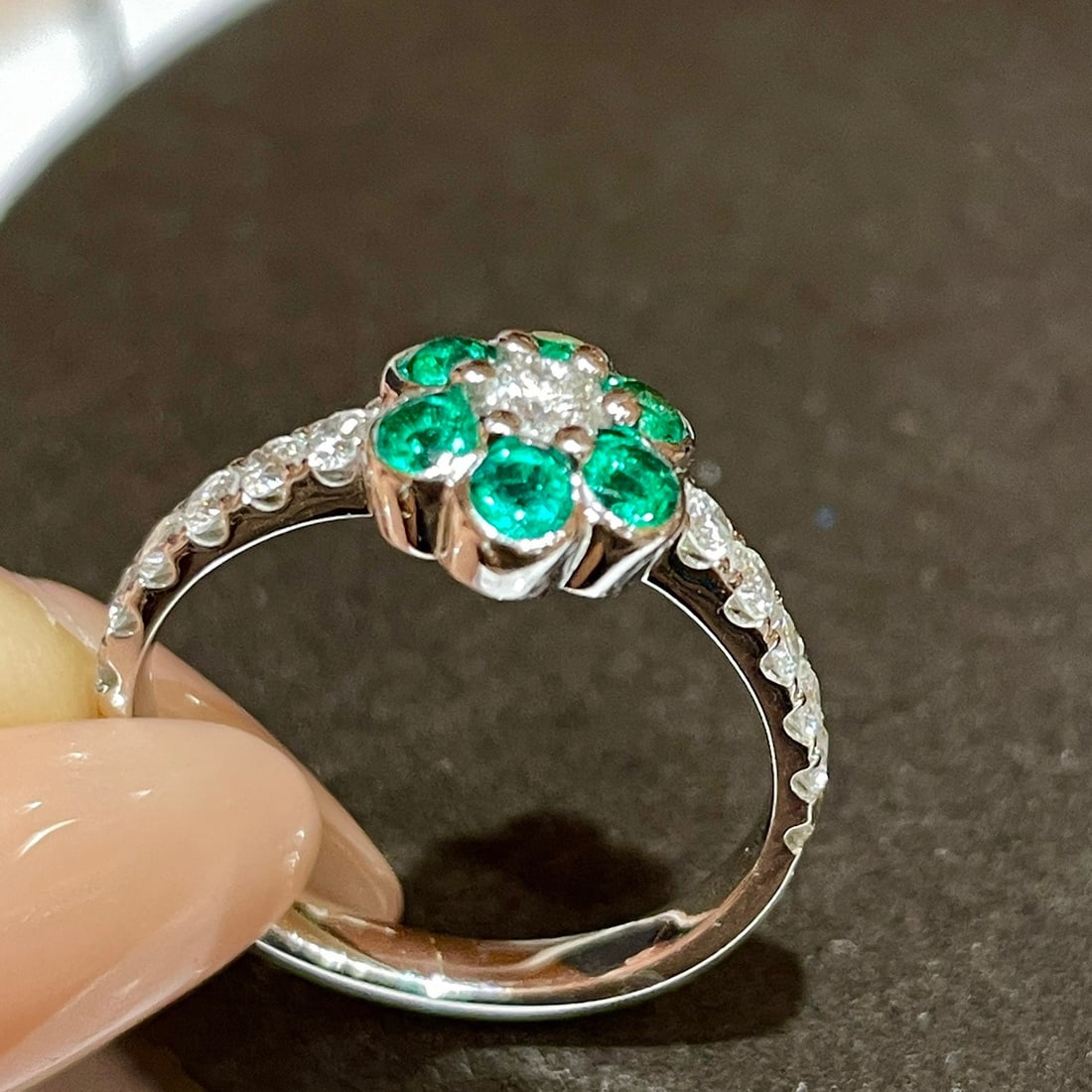 14K GOLD 1.60 CTW VIVID GREEN NATURAL EMERALD & DIAMOND RING - 6