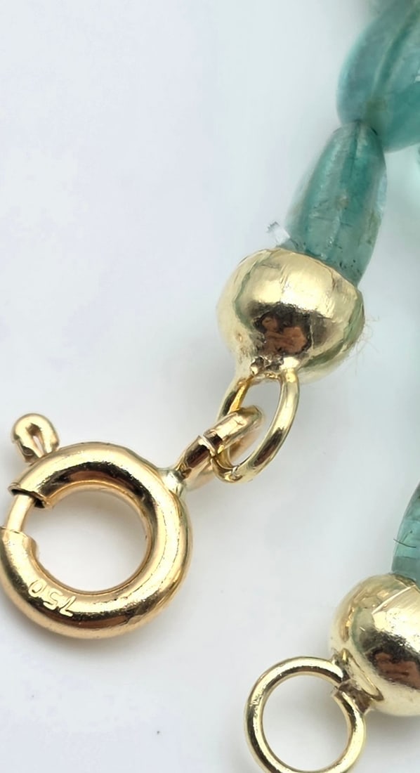 Graduated emerald necklace with 18kt (750) yellow gold clasp - 2