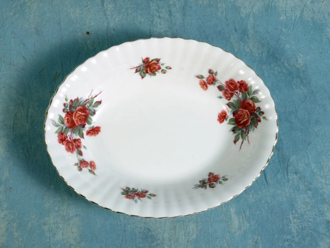 Royal Albert Centennial Rose LARGE OVAL Open Vegetable Serving Bowl Roses Canada (1 of 4)