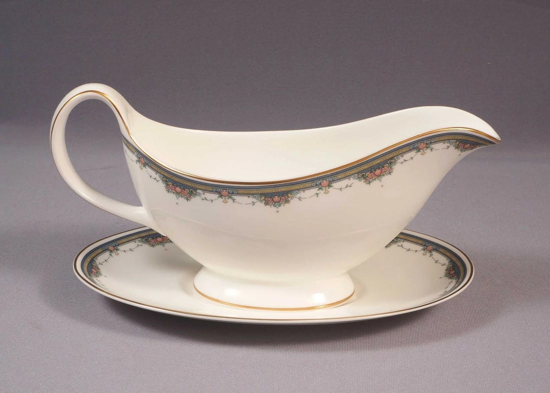 Royal Doulton Salisbury Sauce Gravy Boat Oval Underplate England: This is a rare and gorgeous Bone China Gravy/Sauce Boat with detached underplate It is from the Salisbury pattern by Royal Doulton - Made in England. The gravy boat is properly marked with the Royal D