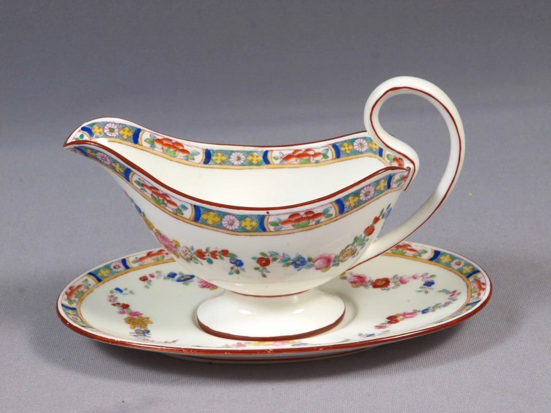 Minton Rose Antique Older Small Gravy Boat Sauce Under Plate England A4807: This is a rare and gorgeous Small Gravy/Sauce Boat with detached underplate from the older version of the famous Minton rose pattern. This is a very rare piece and very hard to find. The gravy and the