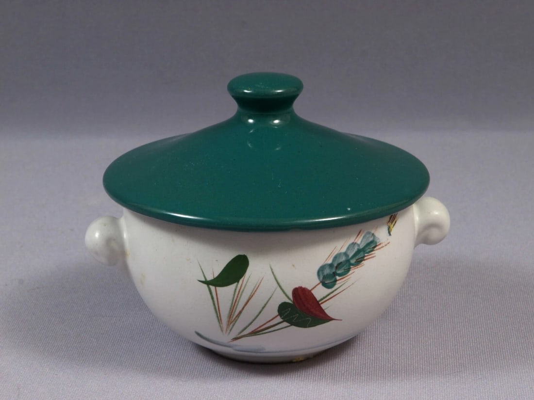 Vintage Denby GREENWHEAT Green Wheat Soup Bowl Lidded Stoneware England: This is a lidded Soup Bowl, made by Denby, England in Green Wheat pattern. The bowl is 3 7/8" in diameter at the rim and 4 1/2" tall to the end of the lid. The bowl is in very good condition with no c