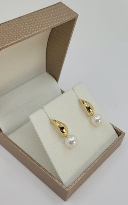 Earrings - 18 kt. Yellow gold - 7.5x8mm Akoya Pearls - 3