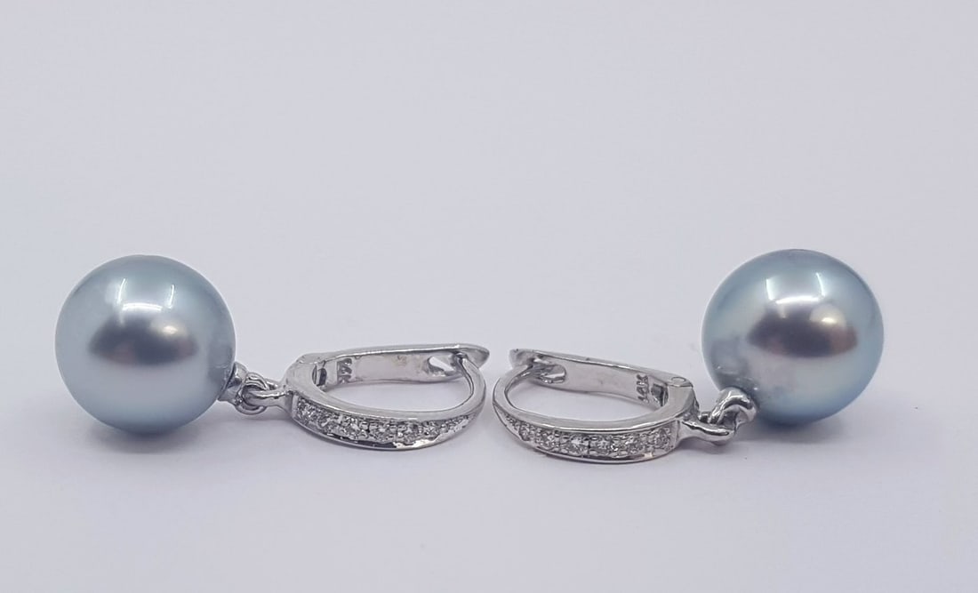 Earrings - 14 kt. White gold - 0.09ct. tw. - 9x10mm Tahitian Pearls - 6