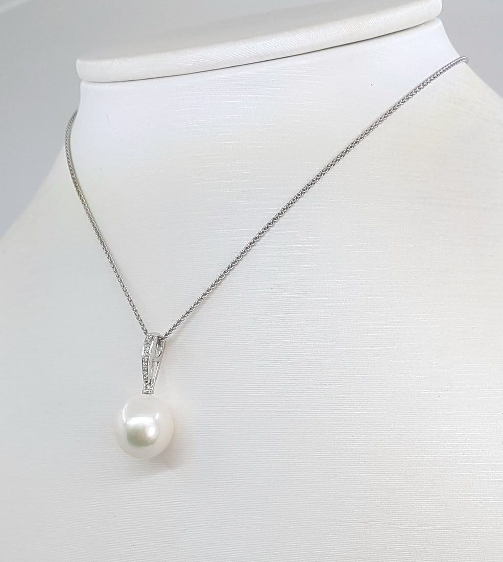 11.5mm Vibrant White Edison Freshwater Pearl - 0.04ct - 14 kt. White gold - Necklace with pendant - 5