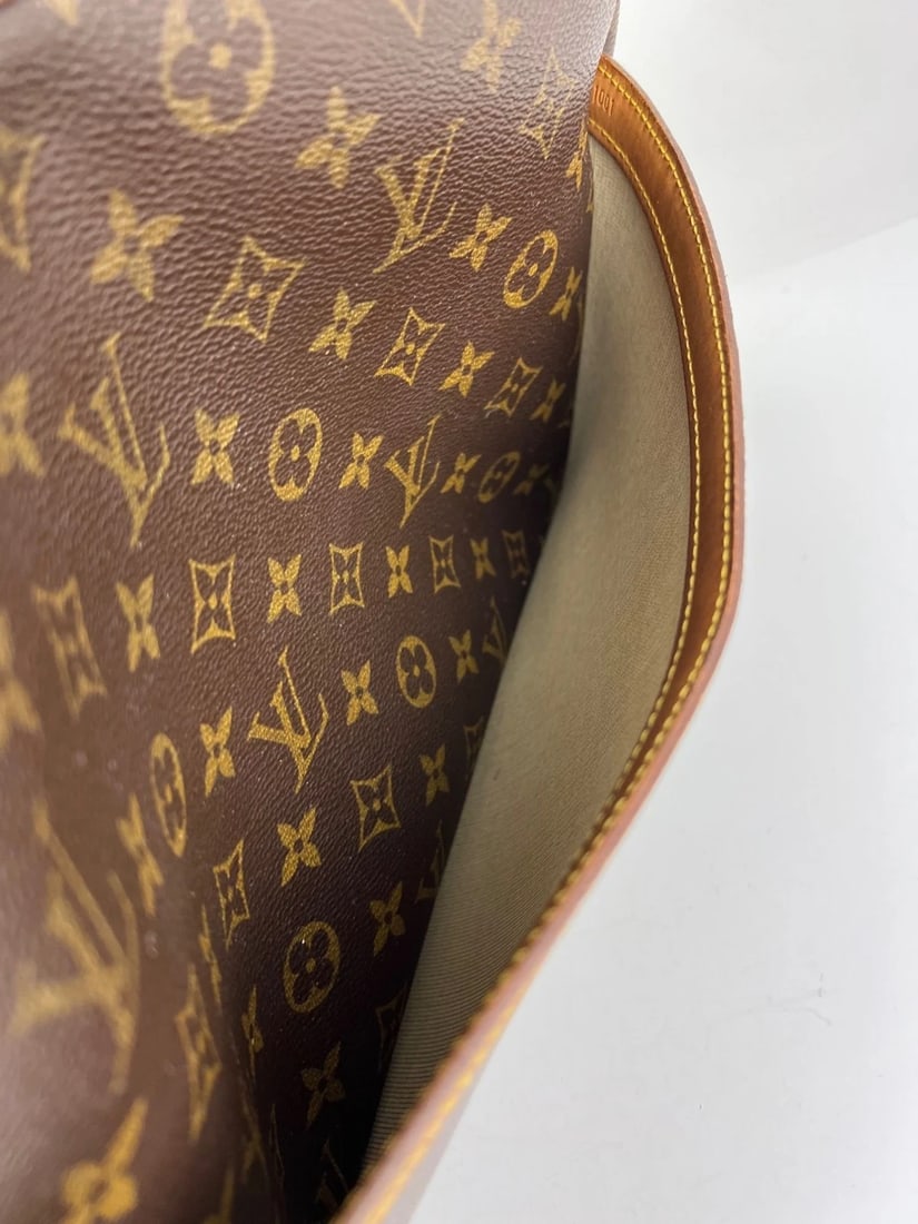 Louis Vuitton Reporter GM Monogram Crossbody Travel Bag - 16