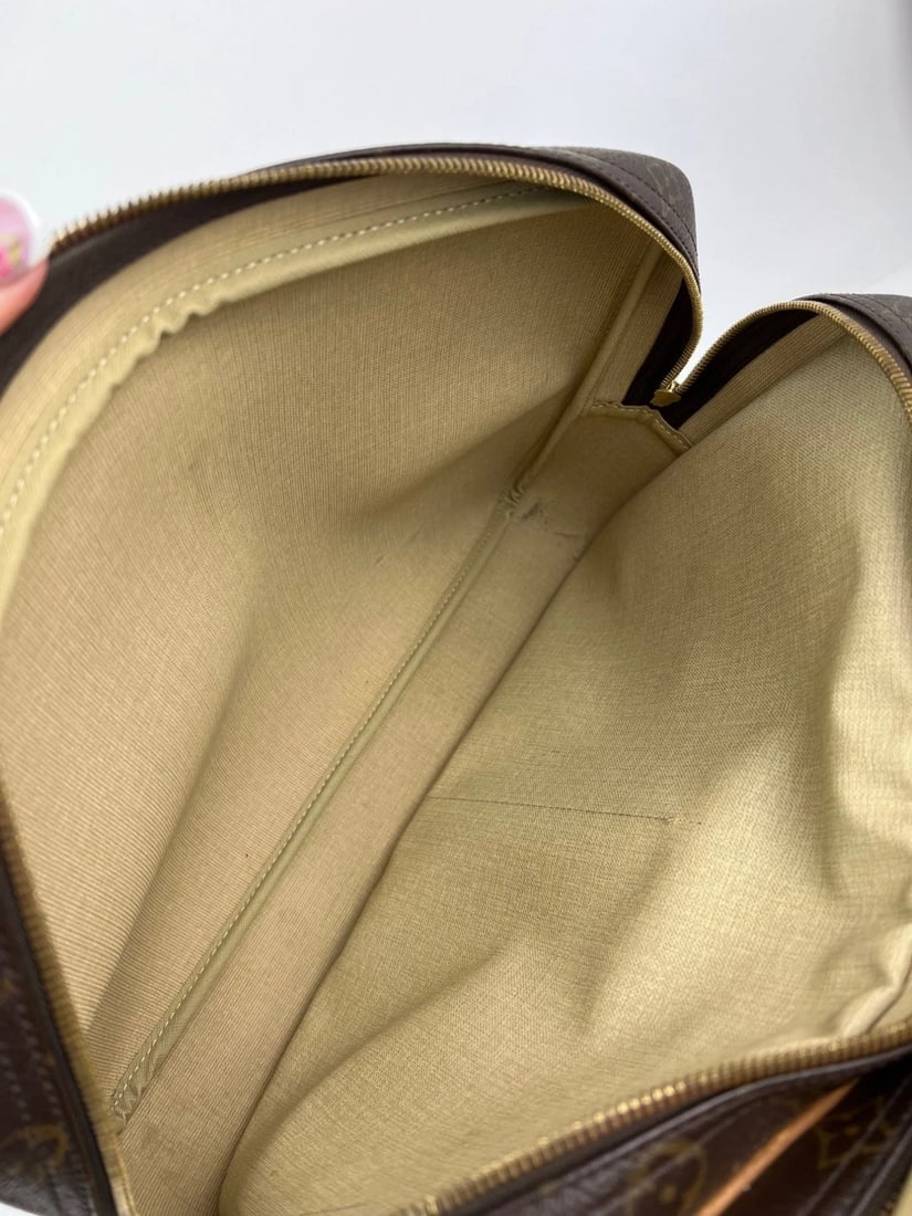 Louis Vuitton Reporter GM Monogram Crossbody Travel Bag - 9