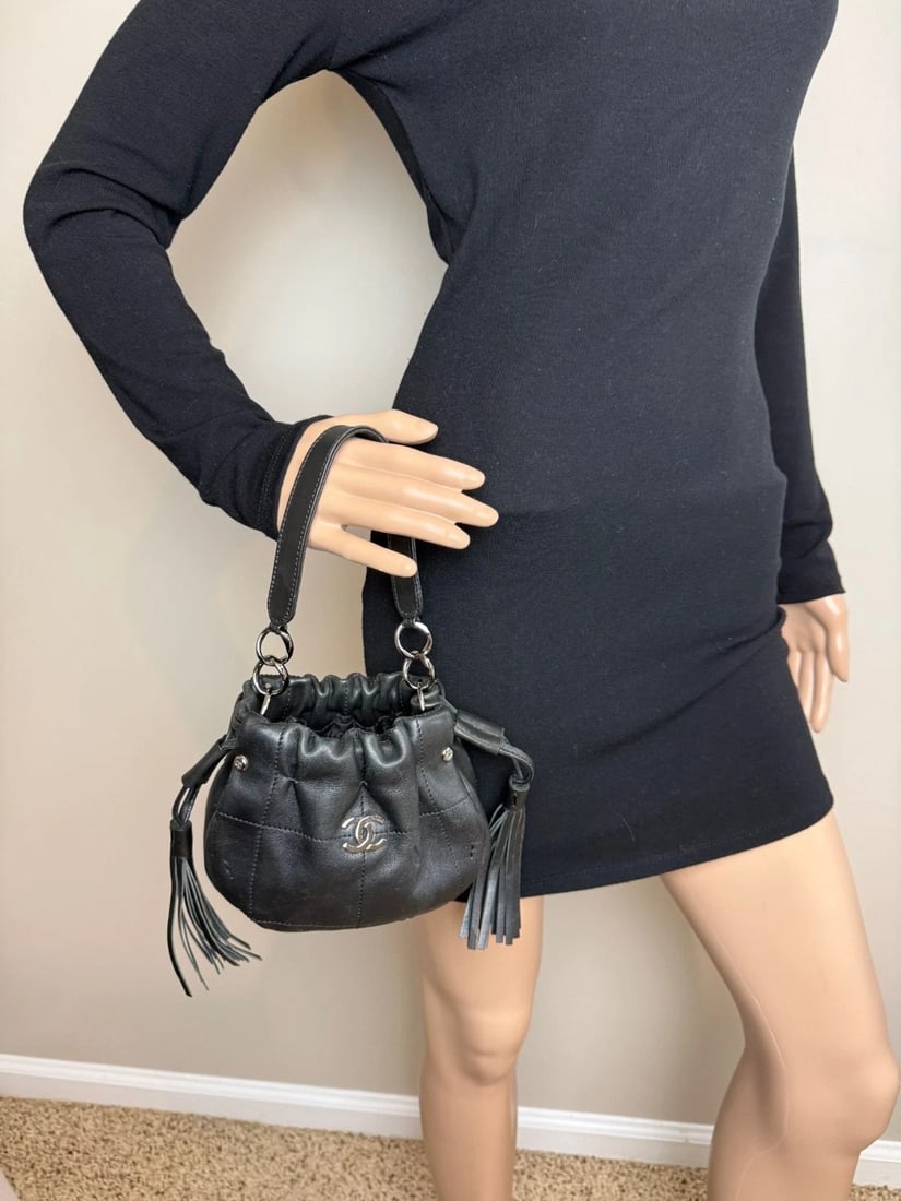 Chanel Vintage Small Lambskin Stitched Chocolate Bar Chain Black Bag - 17