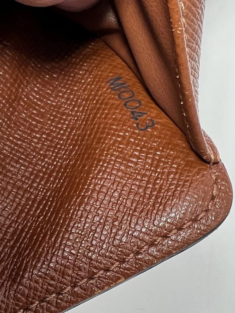 Louis Vuitton Monogram Compact Zip Bifold Vintage Wallet - 10