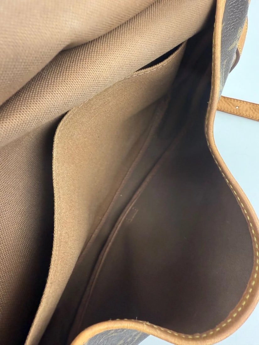 Louis Vuitton Monogram Saumur 30 Vintage Saddle Messenger CrossbodyBag - 11