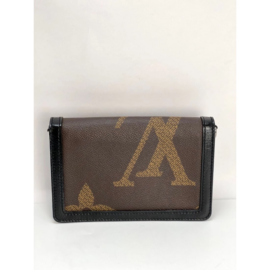 LOUIS VUITTON Reverse Giant Monogram Dauphine Bumbag Clutch - 2