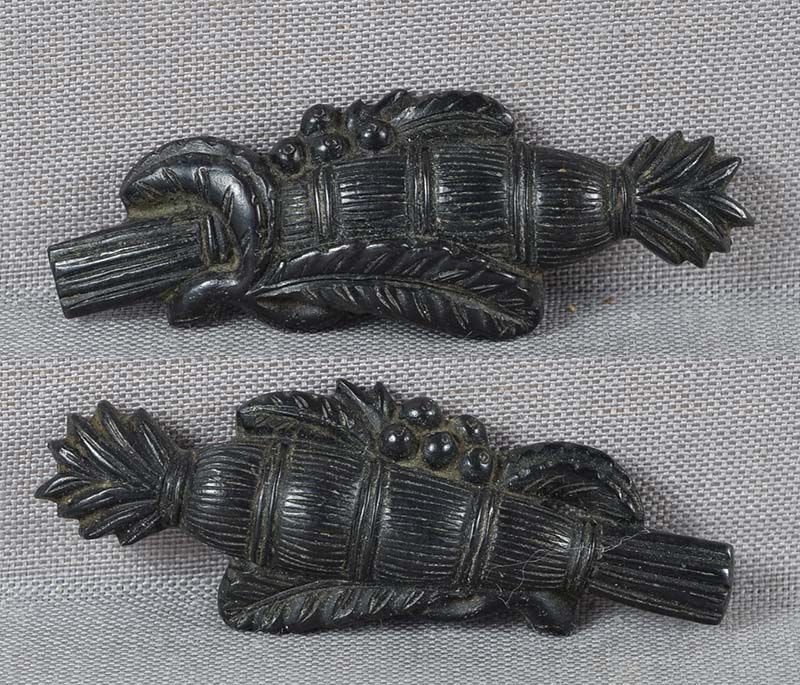 19c Japanese sword GOTO SCHOOL MENUKI rice bundles w/box: Pair of early 19th century Goto School menuki - Japanese sword fittings - each depicting a bundle of rice stalks with other plant leaves and berries. Different design for each piece, very good casting