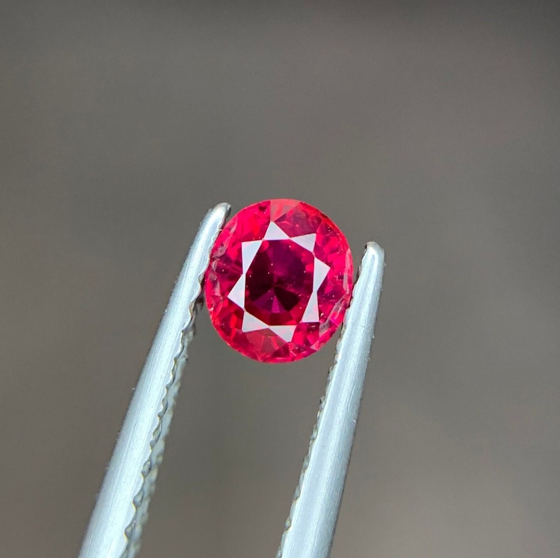 Reddish Ruby Loose Gemstone: 0.65 ct Oval Cut, Mozambique - 2