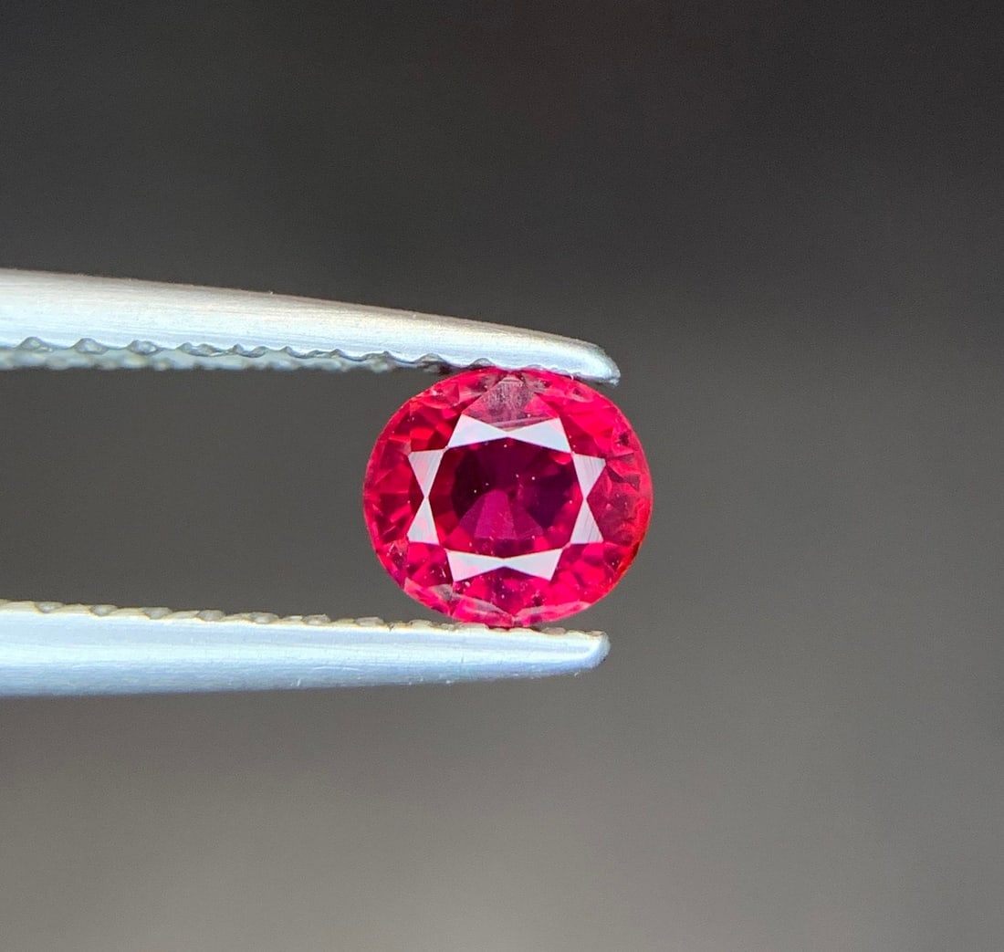 Reddish Ruby Loose Gemstone: 0.65 ct Oval Cut, Mozambique - 6