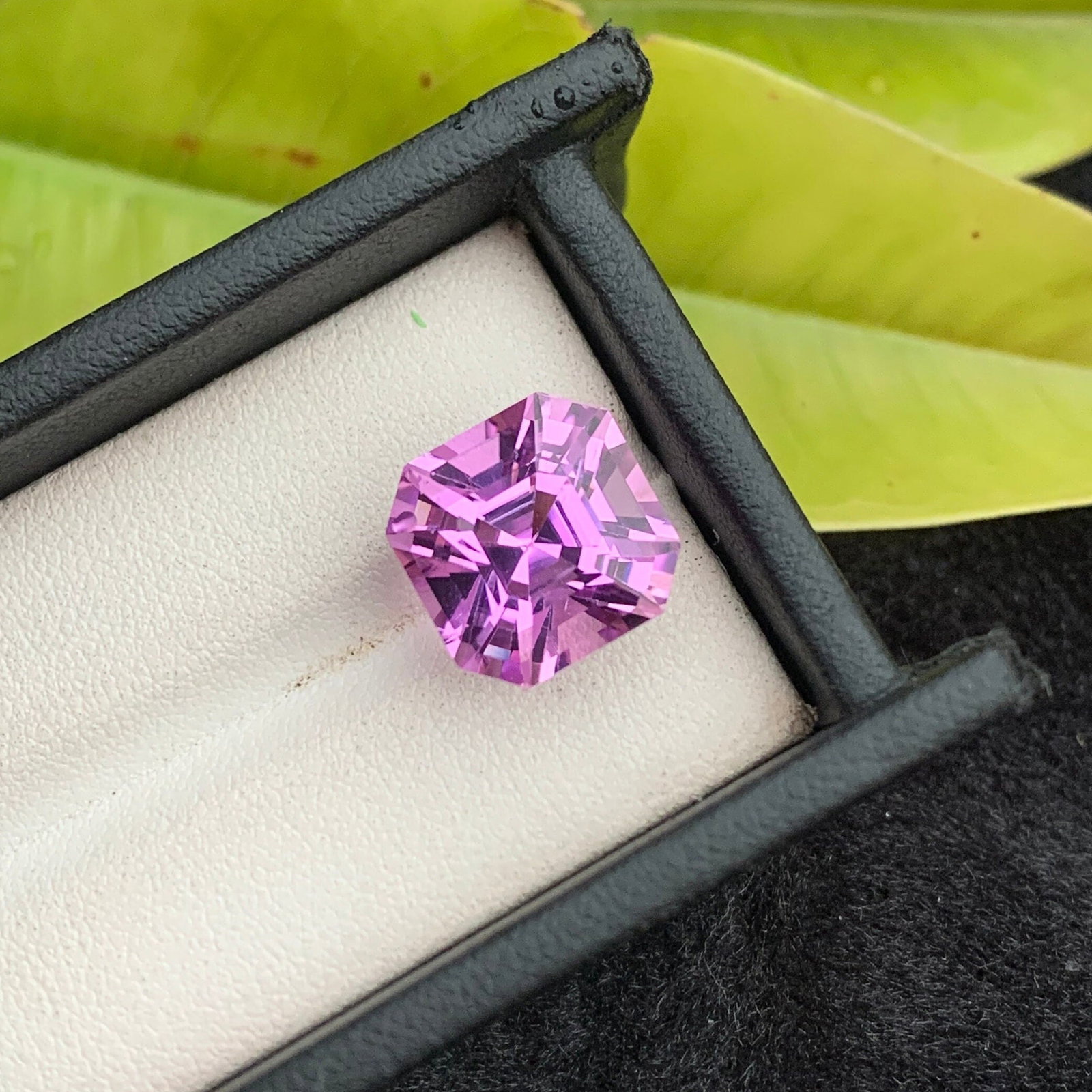 16.65 Carat Blush Pink Kunzite Gemstone: Asscher Cut Loose Stone: Title: 16.65 Carat Blush Pink Kunzite Gemstone: Asscher Cut Loose Stone Description: Gemstone: Kunzite Carat weight: 16.65 This resplendent gem showcases a dazzling pink hue and is meticulously fashio