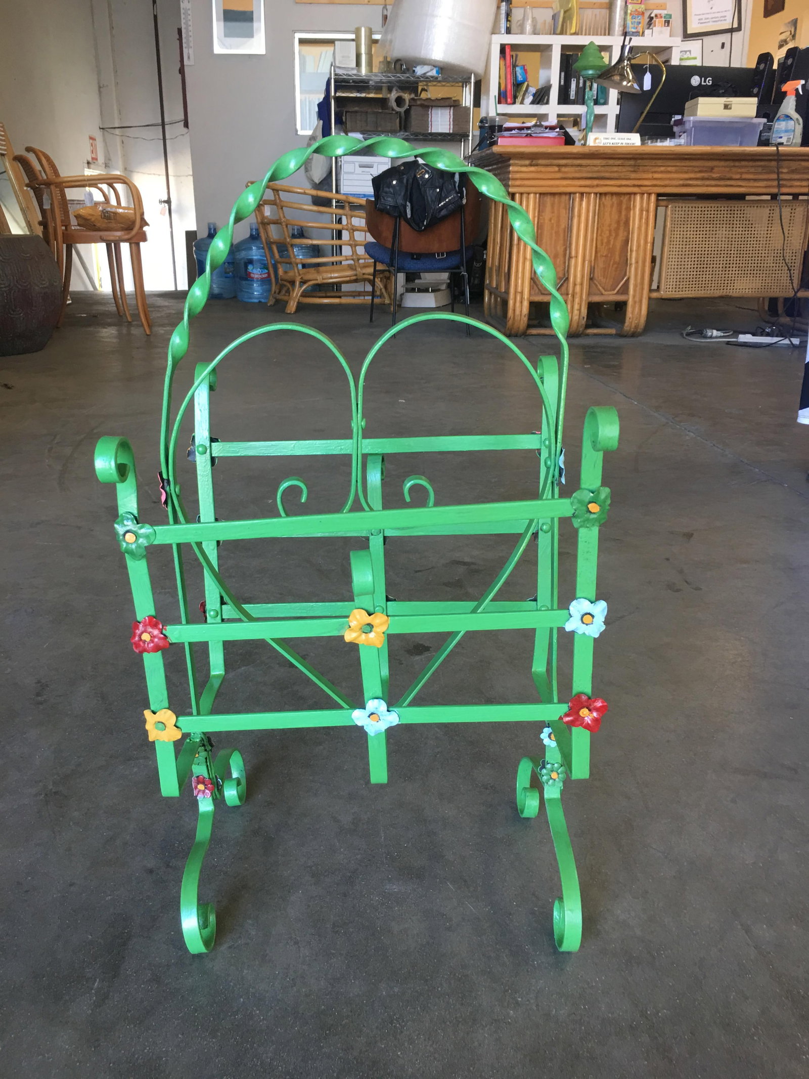 Wrought Iron Heart Floral Accent Magazine Stand - 3