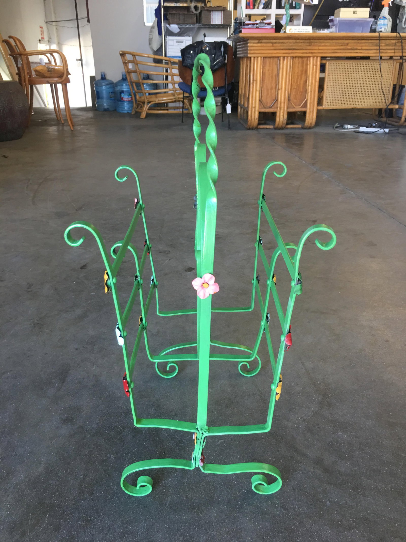 Wrought Iron Heart Floral Accent Magazine Stand - 4