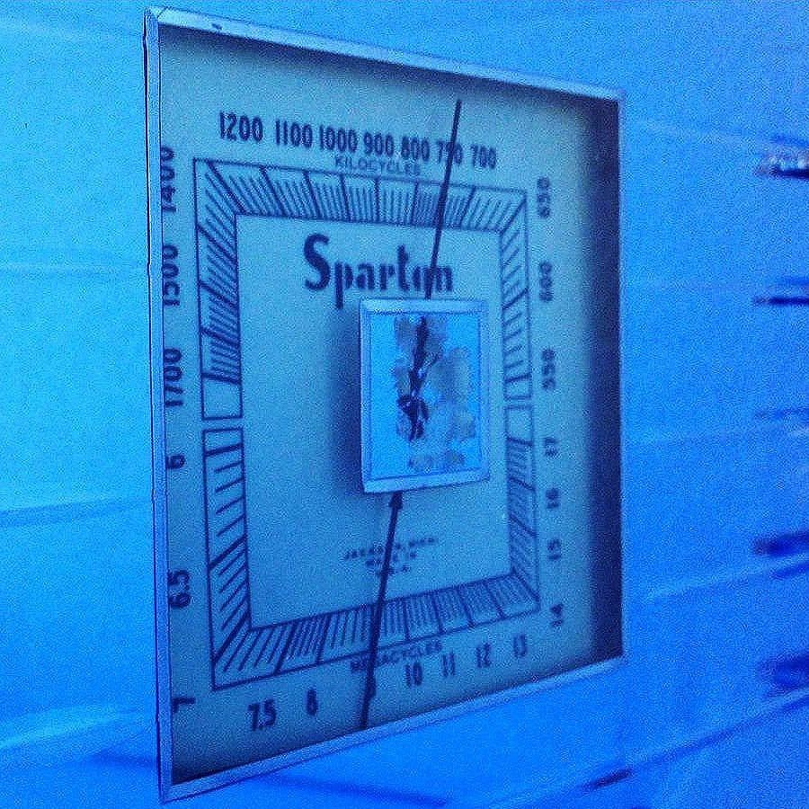 1936 Sparton Model 557 "Sled" Cobalt Glass Deco Radio by Walter Dorwin Teague - 4