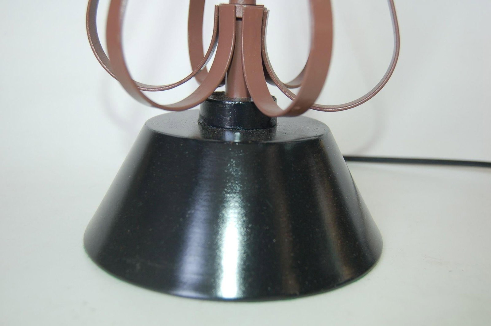 Midcentury Scalloped Steel and Brass Table Lamp - 5