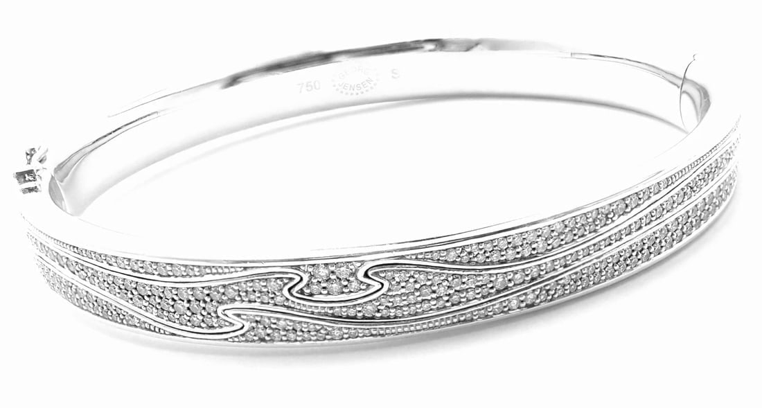 Authentic! Georg Jensen Fusion 18k White Gold Pave Diamond Bangle Bracelet Paper: Authentic! Georg Jensen Fusion 18k White Gold Pave Diamond Bangle Bracelet Paper About This Piece: This bracelet is in like new condition and it comes with original box and paper. Metal: 18k White Gol