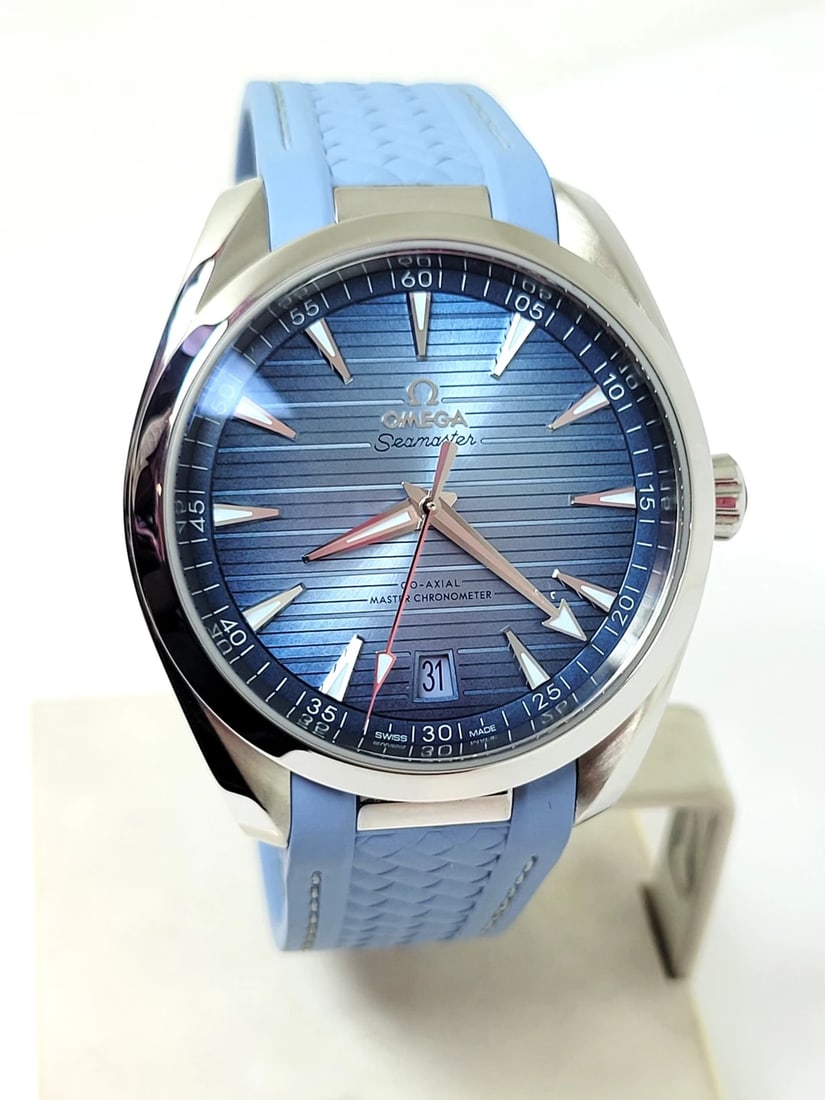 Men's S/Steel OMEGA SEAMASTER Automatic CHRONOMETER Summer Blue Dial Watch EXLNT: Men's S/Steel OMEGA SEAMASTER Automatic CHRONOMETER Summer Blue Dial Watch 220.12.41.21.03.008 EXLNT This Men's Omega watch is Swiss-made. Great present for yourself or someone you love! * Stainless