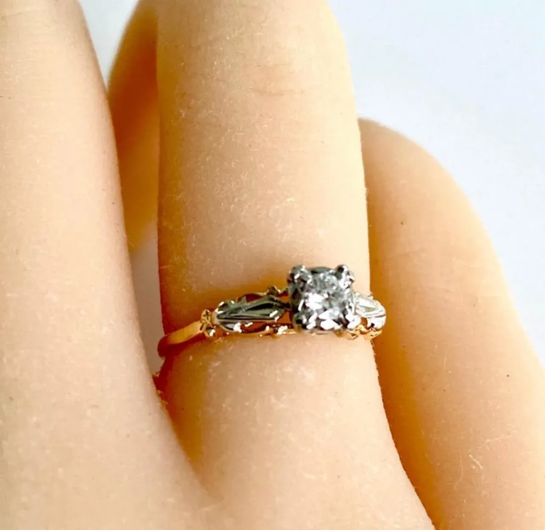 Antique Art Deco Diamond 0.15 Carat 14 Karat White and Rose Gold Filigree Ring Size 6 - 4