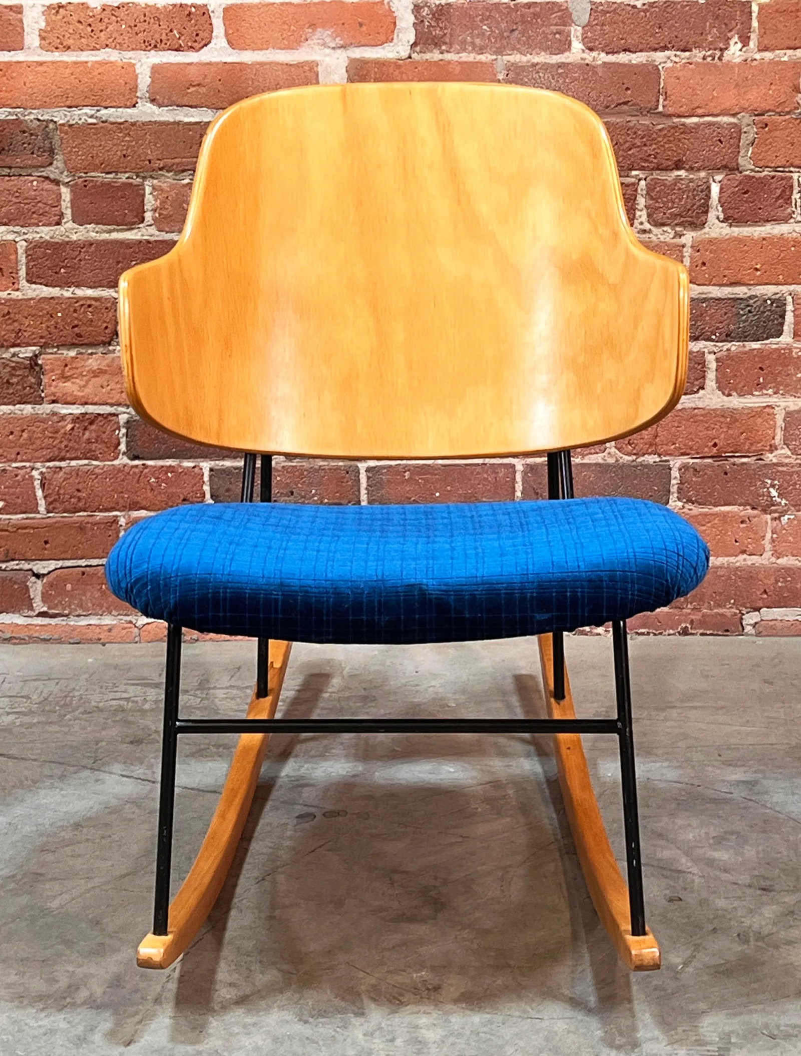 C.1950's Mid Century Modern Ib Kofod-Larsen Penguin Rocker Rocking Chair - 3